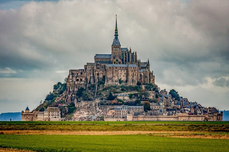 Le Mont Saint-Michel est-il un château ?