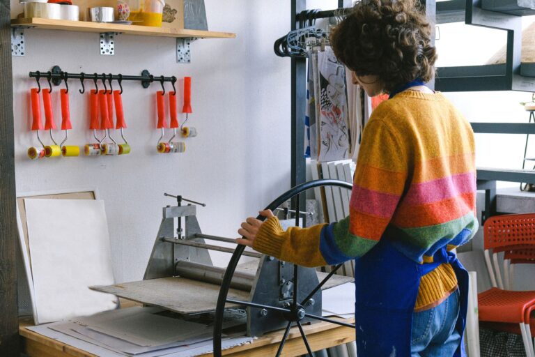 Au LA de Maurepas, quatre artistes ouvrent un ancien magasin de vêtements au public